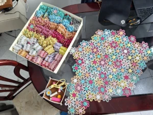 Flor em crochê - Artesanato e Personalizados