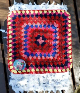 Capa para Banqueta Quadrada em Crochê - Artesanato e Personalizados