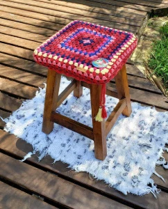 Capa para Banqueta Quadrada em Crochê - Artesanato e Personalizados