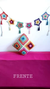 Kit Decoração Capa de Almofada/ Varal de Estrelas em Crochê - Artesanato e Personalizados