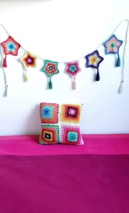 Kit Decoração Capa de Almofada/ Varal de Estrelas em Crochê - Artesanato e Personalizados