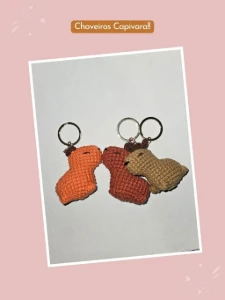 Chaveiro de Capivara, Maçã ou Abelha em Amigurumi - Artesanato e Personalizados