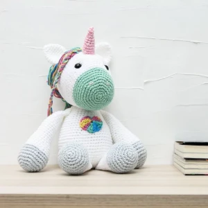 Unicórnio sentado em amigurumi - Artesanato e Personalizados