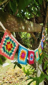 Varal de Quadradinhos em Crochê - Artesanato e Personalizados