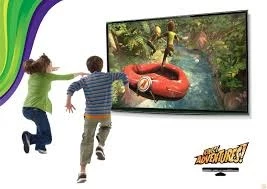 Xbox 360 4 GB + Kinect + jogo Kinect Adventures + 1 mês live
