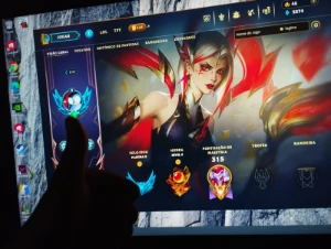 Conta Valorant/LoL. Mesmo login e senha. Gmai de criação.