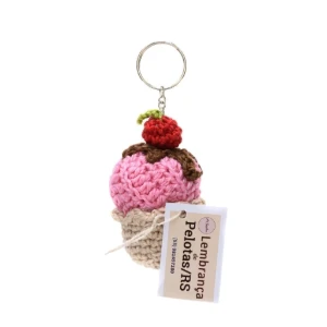 Chaveiro mini Cupcake em amigurumi - Artesanato e Personalizados