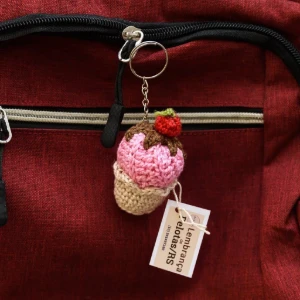 Chaveiro mini Cupcake em amigurumi - Artesanato e Personalizados