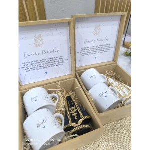 Kit Religioso com Caixa e Canecas Personalizadas