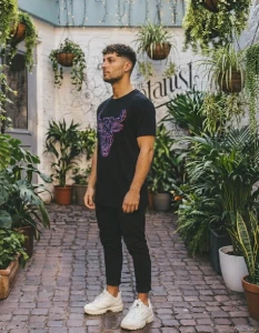 Camiseta Preta Touro - Artesanato e Personalizados