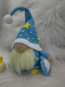 Gnomo Soneca em Crochê - Artesanato e Personalizados