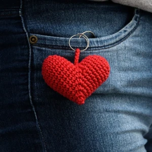 Chaveiro Coração Vermelho em Amigurumi - Artesanato e Personalizados