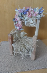 Poltrona de palha decorada (acompanha manta de juta) - Artesanato e Personalizados