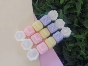 Sabonete 3 Letras com 2 Florees e Tule - Artesanato e Personalizados