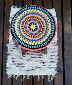 Capa para Banqueta Mandala Multicolorida Neon em Crochê - Artesanato e Personalizados