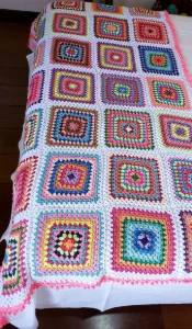 Manta Multicolorida em Crochê - Artesanato e Personalizados