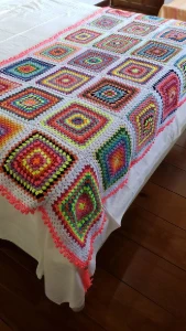 Manta Multicolorida em Crochê - Artesanato e Personalizados
