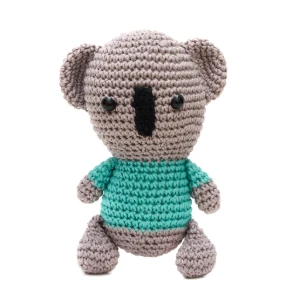 Coala de Camisa Verde em Amigurumi - Artesanato e Personalizados