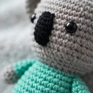 Coala de Camisa Verde em Amigurumi - Artesanato e Personalizados