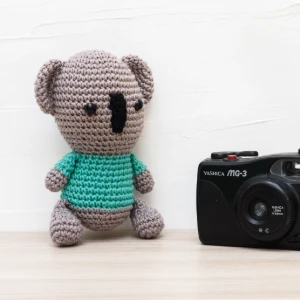 Coala de Camisa Verde em Amigurumi - Artesanato e Personalizados