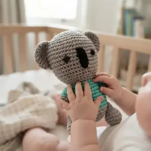 Coala de Camisa Verde em Amigurumi - Artesanato e Personalizados
