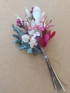 Mini Buque Flores desidratadas em tons de Marsala com Rosa - Artesanato e Personalizados