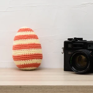 Ovo de Páscoa Alaranjado em amigurumi - Artesanato e Personalizados