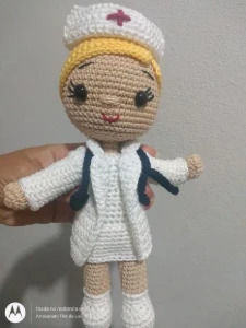 Amigurumi Boneca Enfermeira - Artesanato e Personalizados