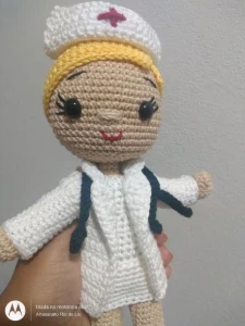 Amigurumi Boneca Enfermeira - Artesanato e Personalizados