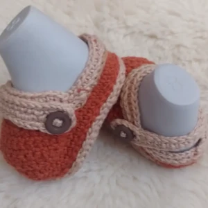 Sapatinho Vazado de Crochê para Bebê - Artesanato e Personalizados