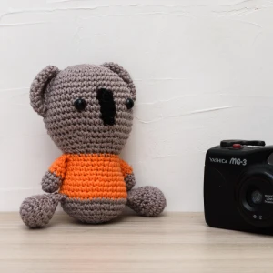 Coala Camisa Laranja Amigurumi - Artesanato e Personalizados