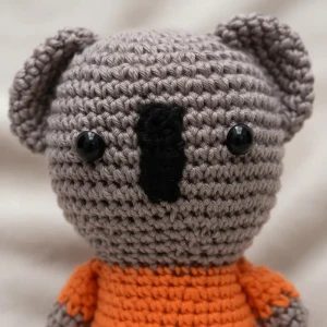 Coala Camisa Laranja Amigurumi - Artesanato e Personalizados
