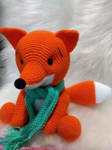 Raposa Grande em Amigurumi - Artesanato e Personalizados