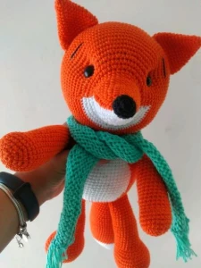Raposa Grande em Amigurumi - Artesanato e Personalizados
