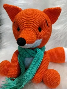 Raposa Grande em Amigurumi - Artesanato e Personalizados
