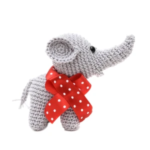 Elefante com Laço Vermelho em Amigurumi - Artesanato e Personalizados