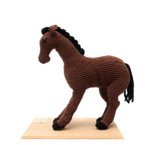 Cavalo marrom em amigurumi - Artesanato e Personalizados