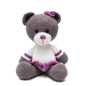 Ursa de saia roxa em amigurumi - Artesanato e Personalizados