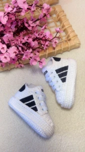 Adidas de Crochê para Bebê - Artesanato e Personalizados