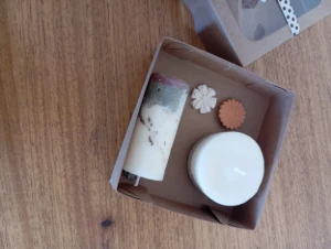 Kit Vela Pilar, Vela Redonda e 2 Aromatizadores - Artesanato e Personalizados