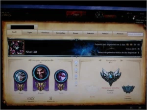 CONTA LEAGUE OF LEGENDS PRATA COM BORDINHA E SKIN LOL