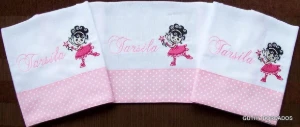 Kit Toalha com Capuz e 3 Fraldas de Boca - Artesanato e Personalizados