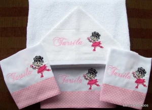 Kit Toalha com Capuz e 3 Fraldas de Boca - Artesanato e Personalizados