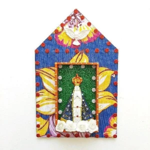 Capelinha de Madeira e Chita "N. S. Aparecida" - Artesanato e Personalizados