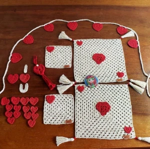 Kit Decorativo do Amor em Crochê - Artesanato e Personalizados