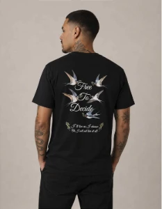 Camiseta Preta Free To Decide - Artesanato e Personalizados