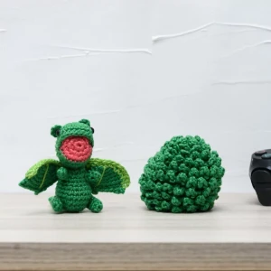Ovo com filhote de Dragão verde em amigurumi - Artesanato e Personalizados