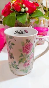 Caneca Floral de Porcelana Personalizada - 240 ml