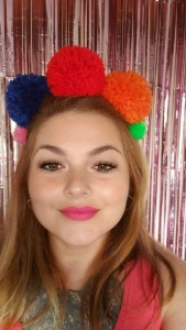 Tiara Coroa de Pompons Grandes - Artesanato e Personalizados