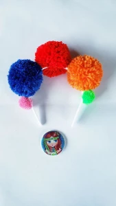 Tiara Coroa de Pompons Grandes - Artesanato e Personalizados